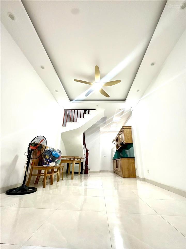Nhà đẹp 7,8 tỷ ngô quyền tt hà đông dt 35m x 5 tầng, mt 3,8m ô tô đỗ cổng 10m ra ô tô tránh sát phố