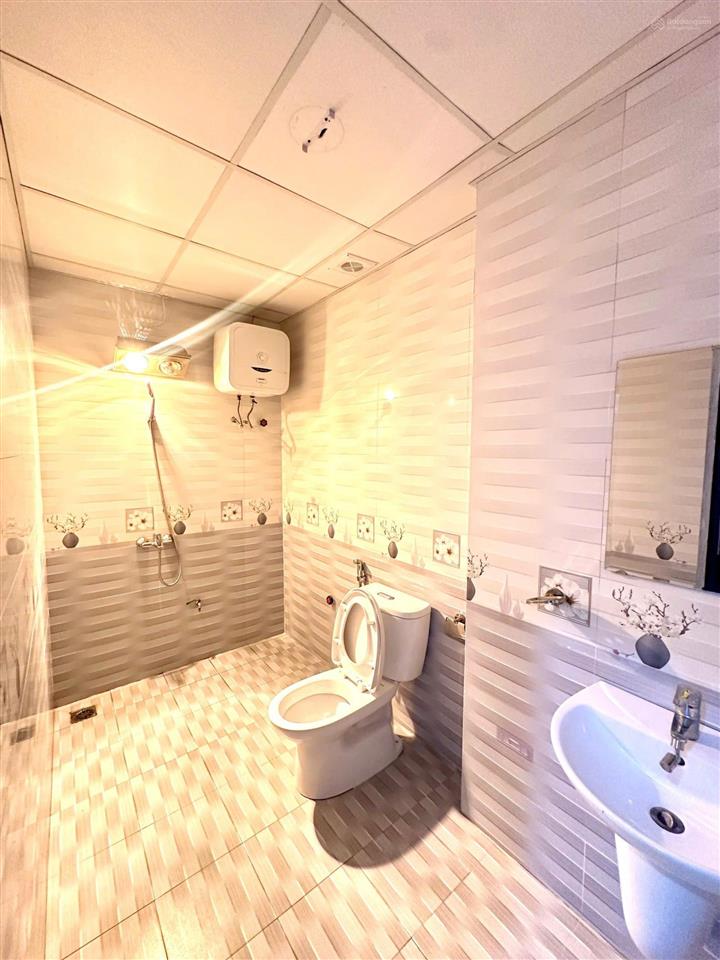 Nhà đẹp 7,8 tỷ ngô quyền tt hà đông dt 35m x 5 tầng, mt 3,8m ô tô đỗ cổng 10m ra ô tô tránh sát phố