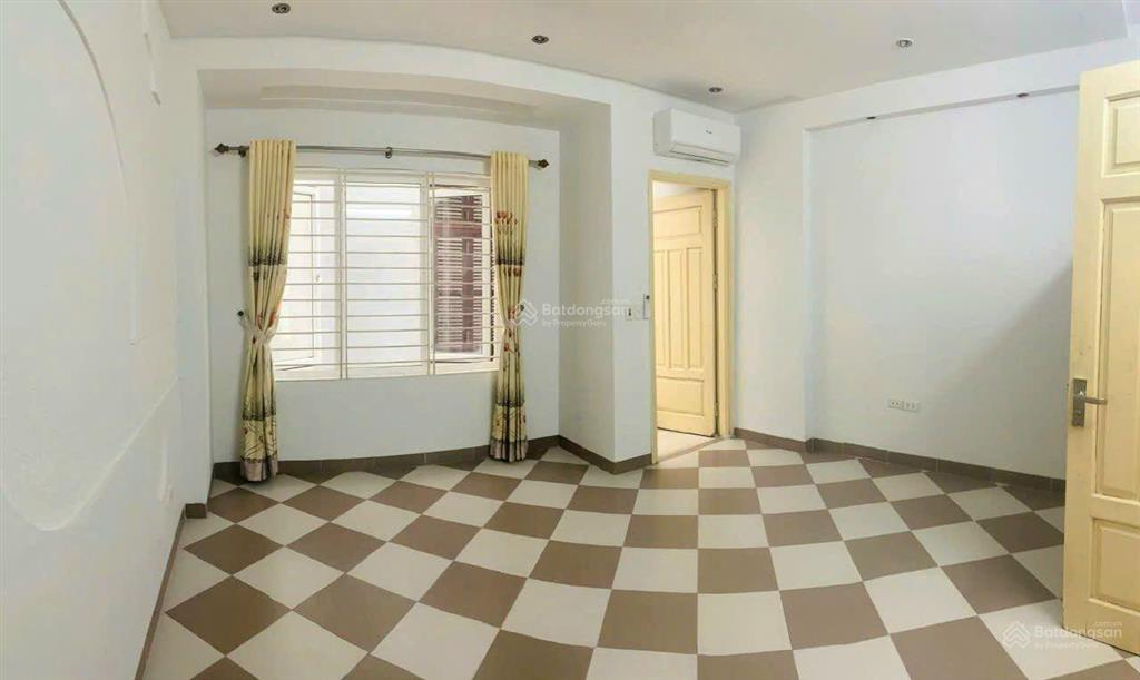 Chính chủ cho thuê nhà nguyên căn nguyễn khánh toàn, cầu giấy 35mx5t,3pn,4vs 13tr/tháng 20m ra ô tô