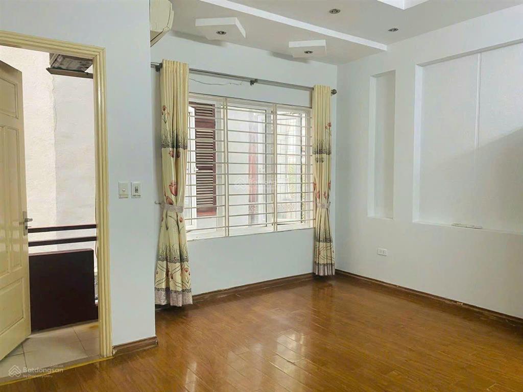 Chính chủ cho thuê nhà nguyên căn nguyễn khánh toàn, cầu giấy 35mx5t,3pn,4vs 13tr/tháng 20m ra ô tô