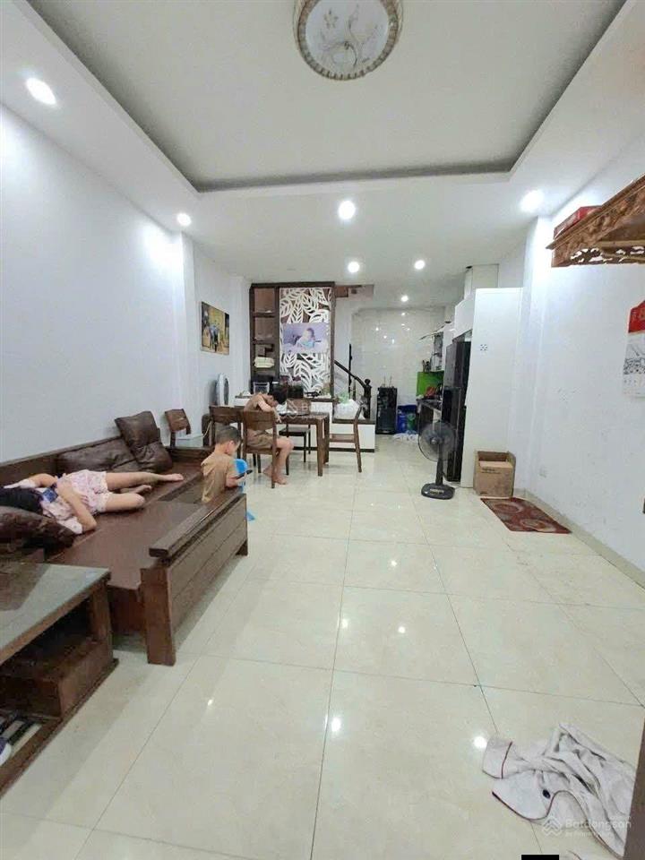 Chính chủ cần bán gấp căn nhà xuân đỉnh dt 35m2x5 tầng, mt 4.2m chỉ 7.6 tỷ 20m ra mặt phố ô tô kd