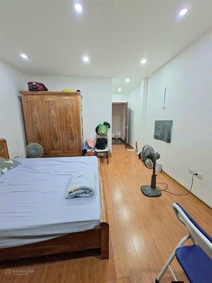 Chính chủ cần bán gấp căn nhà xuân đỉnh dt 35m2x5 tầng, mt 4.2m chỉ 7.6 tỷ 20m ra mặt phố ô tô kd