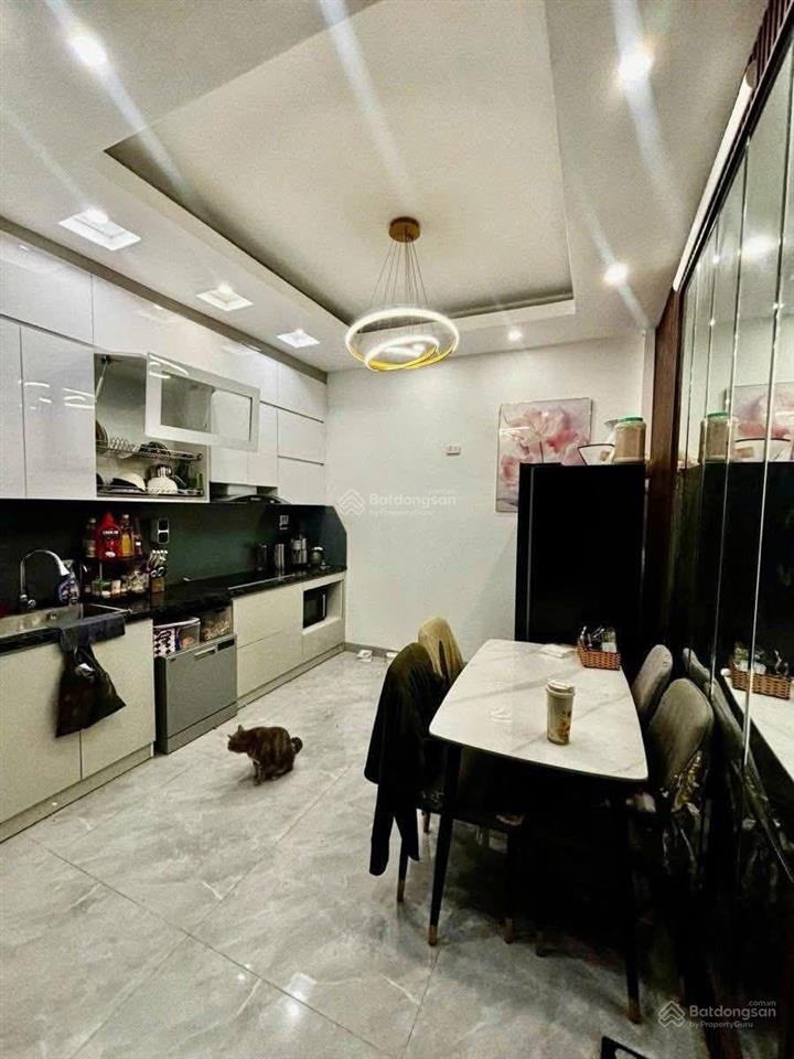 Chính chủ bán nhà ngõ 3 nguyễn khánh toàn, cầu giấy. dt sổ đỏ 37m, 5 tầng, mt 3,5m, giá 10.5 tỷ.