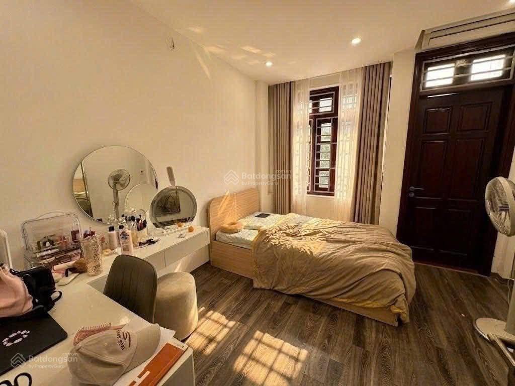 Chính chủ bán nhà ngõ 3 nguyễn khánh toàn, cầu giấy. dt sổ đỏ 37m, 5 tầng, mt 3,5m, giá 10.5 tỷ.