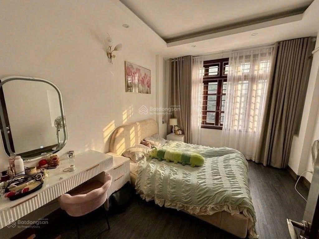Chính chủ bán nhà ngõ 3 nguyễn khánh toàn, cầu giấy. dt sổ đỏ 37m, 5 tầng, mt 3,5m, giá 10.5 tỷ.