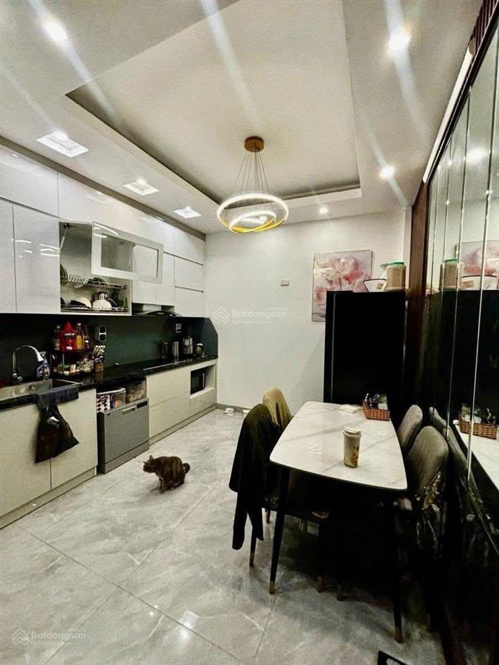 Chính chủ bán nhà ngõ 3 nguyễn khánh toàn, cầu giấy. dt sổ đỏ 37m, 5 tầng, mt 3,5m, giá 10.5 tỷ.
