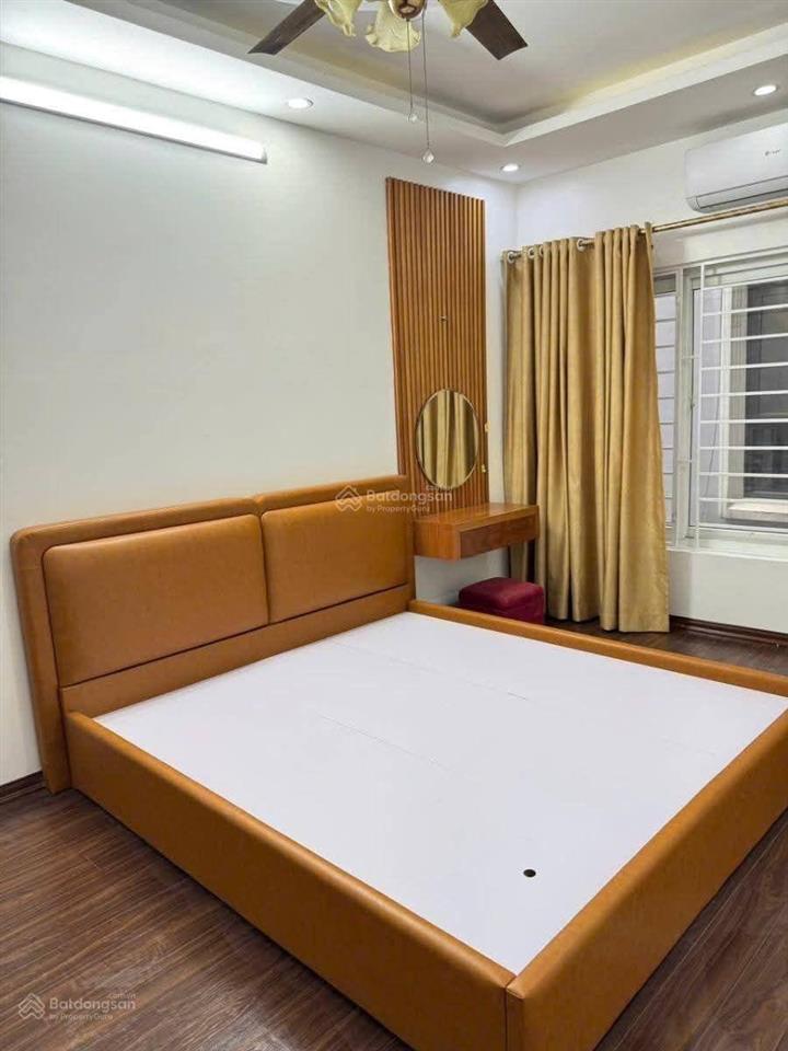 Chính chủ cần bán gấp căn nhà ngõ 68 cầu giấy dt 35m2x5t, mt 3.8m giá 11.5tỷ 10m ra ngõ thông ôtô
