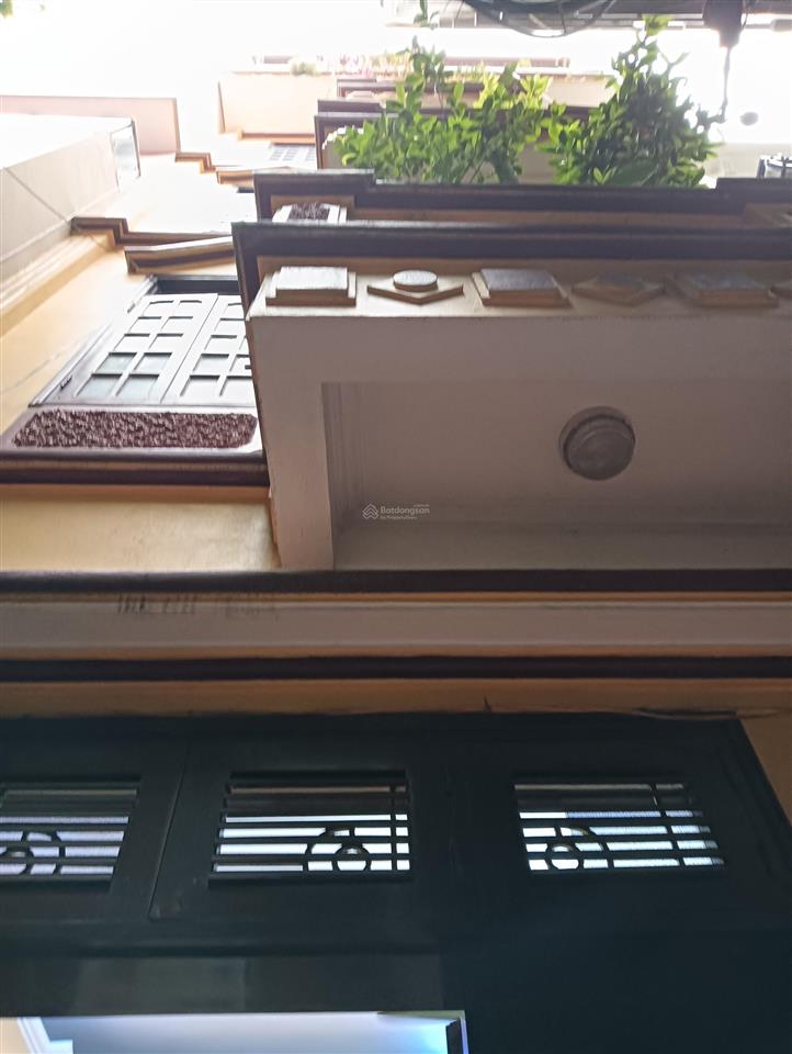 Bán nhà cạnh hồ,ô tô cách 10m, mặt tiền 5,5m. ngõ 144 quan nhân,thanh xuân. 36m2  5 tầng .10,35 tỷ