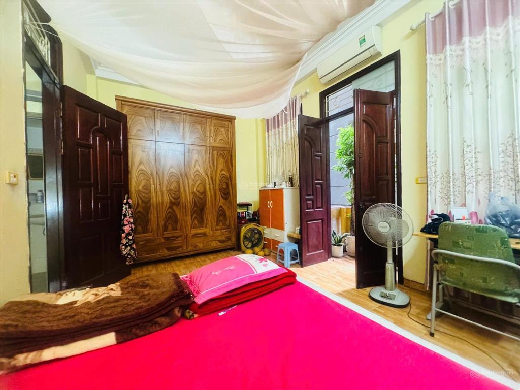 Bán nhà cạnh hồ,ô tô cách 10m, mặt tiền 5,5m. ngõ 144 quan nhân,thanh xuân. 36m2  5 tầng .10,35 tỷ