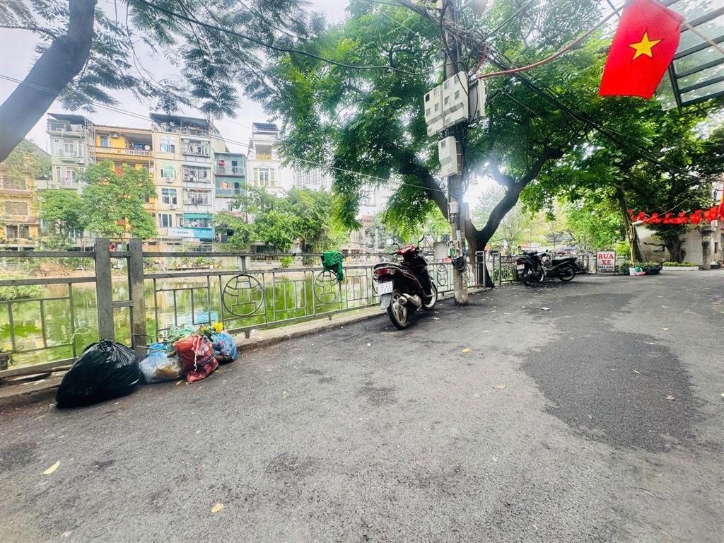 Bán nhà cạnh hồ,ô tô cách 10m, mặt tiền 5,5m. ngõ 144 quan nhân,thanh xuân. 36m2  5 tầng .10,35 tỷ