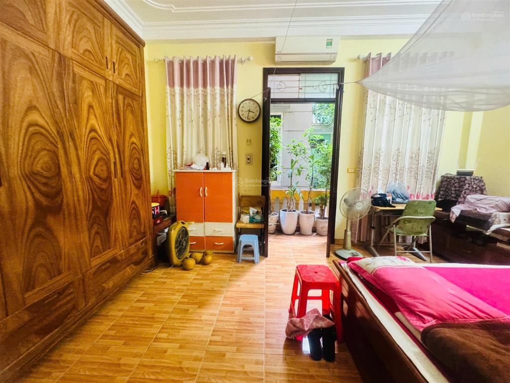 Bán nhà cạnh hồ,ô tô cách 10m, mặt tiền 5,5m. ngõ 144 quan nhân,thanh xuân. 36m2  5 tầng .10,35 tỷ