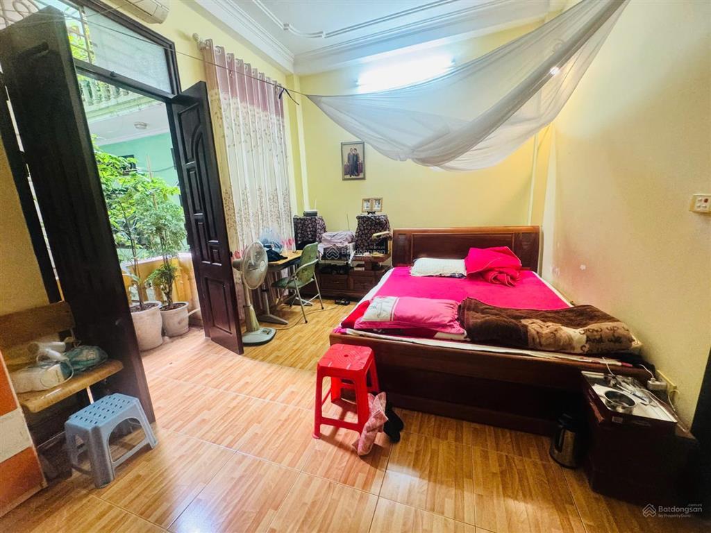 Bán nhà cạnh hồ,ô tô cách 10m, mặt tiền 5,5m. ngõ 144 quan nhân,thanh xuân. 36m2  5 tầng .10,35 tỷ