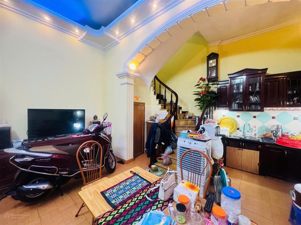 Bán nhà cạnh hồ,ô tô cách 10m, mặt tiền 5,5m. ngõ 144 quan nhân,thanh xuân. 36m2  5 tầng .10,35 tỷ