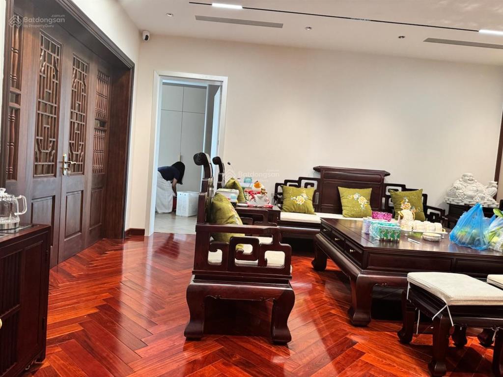 Bán chung cư cao cấp  căn góc , tòa 17t1 hoàng đạo thúy, cầu giấy. 160m  4pn. 14,5 tỷ