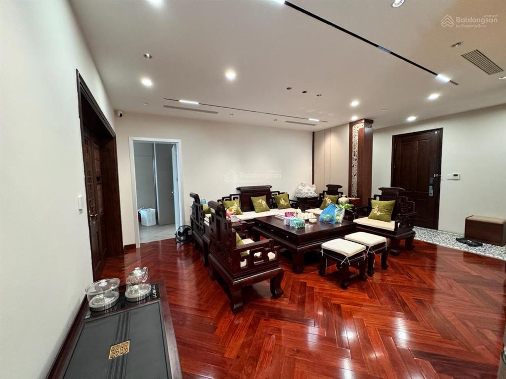 Bán chung cư cao cấp  căn góc , tòa 17t1 hoàng đạo thúy, cầu giấy. 160m  4pn. 14,5 tỷ