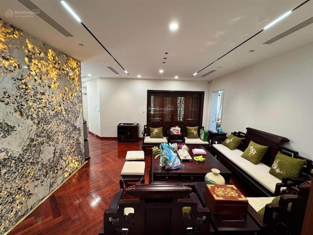 Bán chung cư cao cấp  căn góc , tòa 17t1 hoàng đạo thúy, cầu giấy. 160m  4pn. 14,5 tỷ