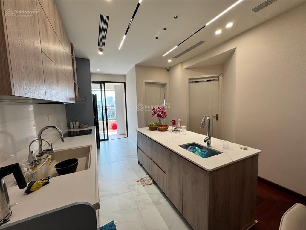 Bán chung cư cao cấp  căn góc , tòa 17t1 hoàng đạo thúy, cầu giấy. 160m  4pn. 14,5 tỷ