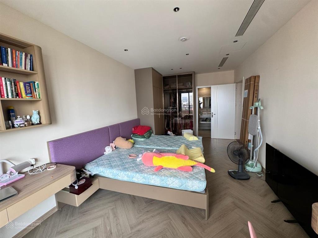 Bán chung cư cao cấp  căn góc , tòa 17t1 hoàng đạo thúy, cầu giấy. 160m  4pn. 14,5 tỷ