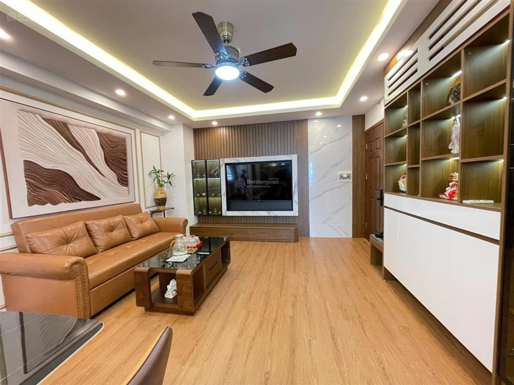 Gia đình bán gấp chung cư căn góc 30t2 mạc thái tổ, cầu giấy. 61m  2pn. 5,45 tỷ