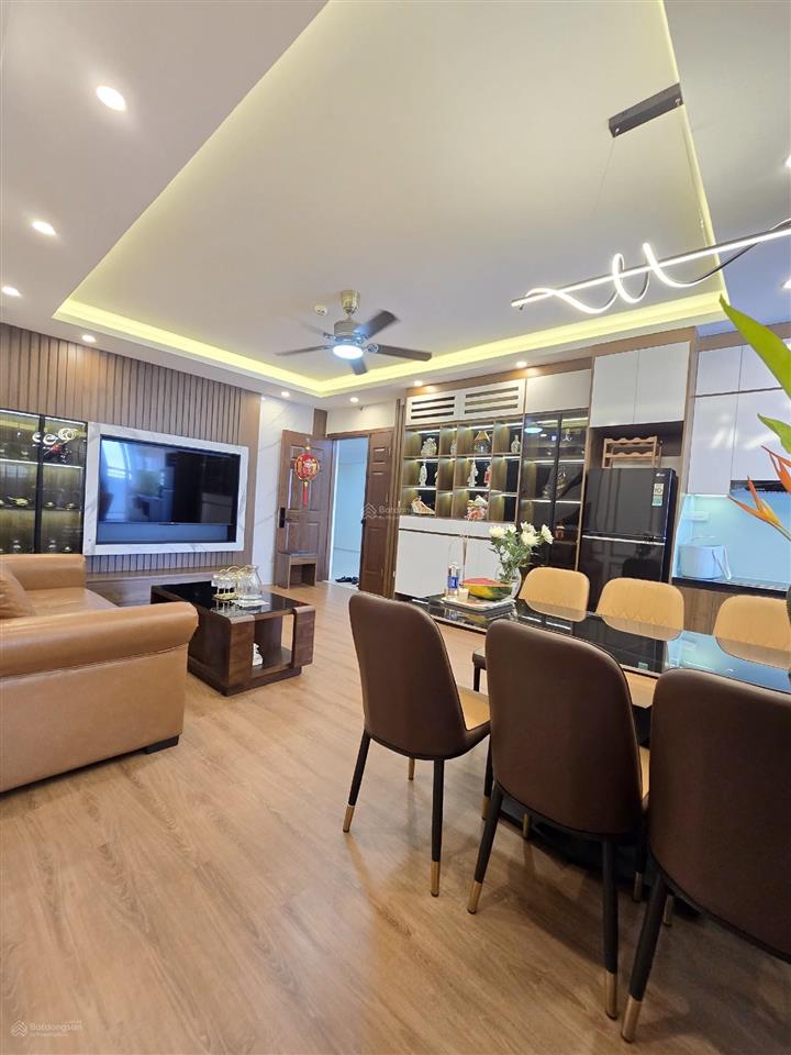 Gia đình bán gấp chung cư căn góc 30t2 mạc thái tổ, cầu giấy. 61m  2pn. 5,45 tỷ