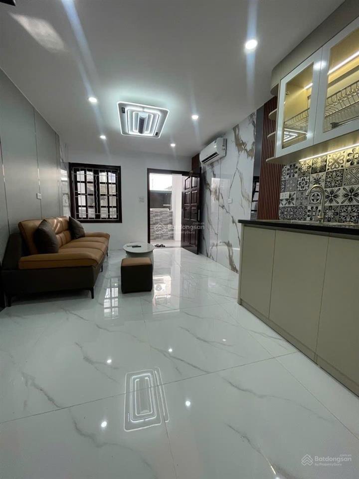 Bán căn hộ tập thể tầng 2  full nội thất, phố phùng hưng, hoàn kiếm. 86m2  2pn. 5,58 tỷ.