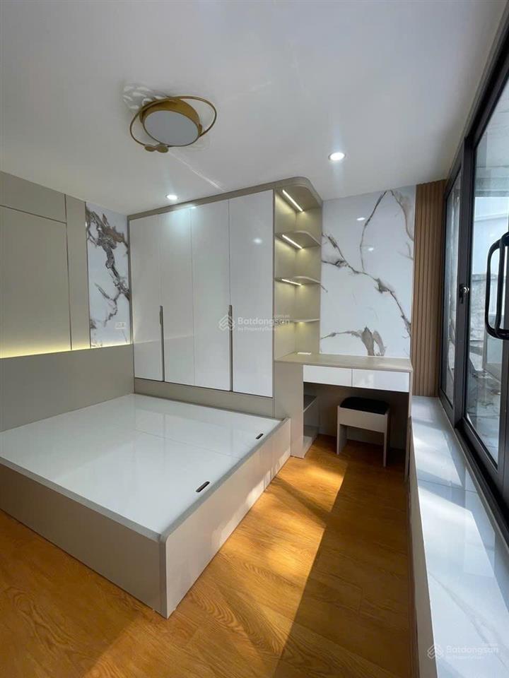 Bán căn hộ tập thể tầng 2  full nội thất, phố phùng hưng, hoàn kiếm. 86m2  2pn. 5,58 tỷ.