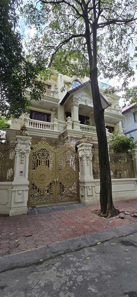 Bán biệt thự mặt phố thọ tháp, kđtm dịch vọng, 190m2 4t mt14m, giá 85.5 tỷ, vỉa hè, 3 mặt thoáng