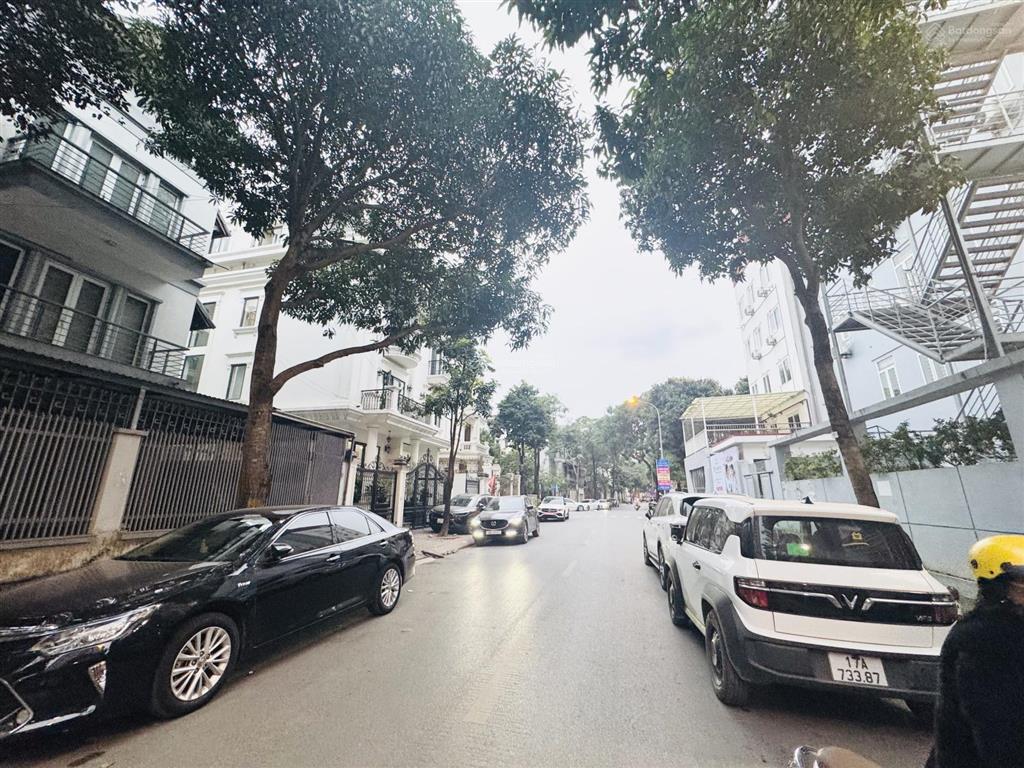 Bán biệt thự mặt phố thọ tháp, kđtm dịch vọng, 190m2 4t mt14m, giá 85.5 tỷ, vỉa hè, 3 mặt thoáng