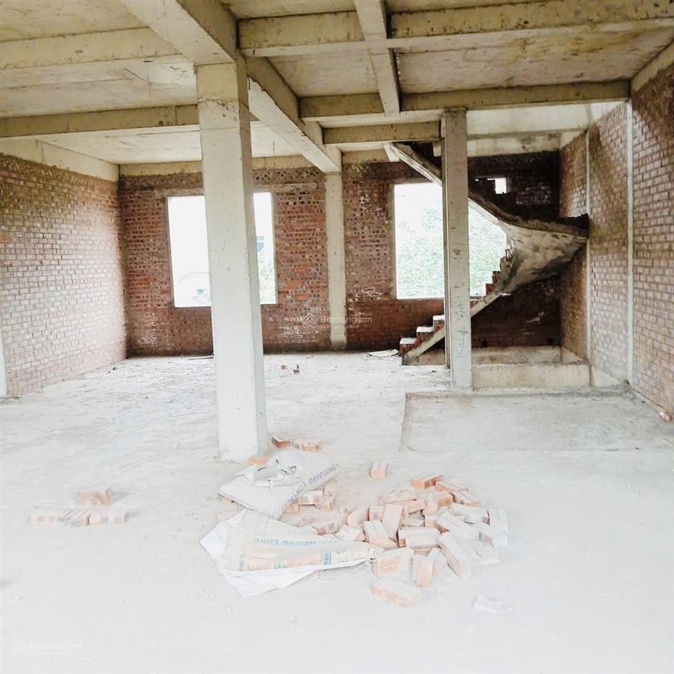 Bán biệt thự lk kđt thành phố giao lưu, đường đôi 20m, 120m2 5t mt7.5m, giá 49.8 tỷ