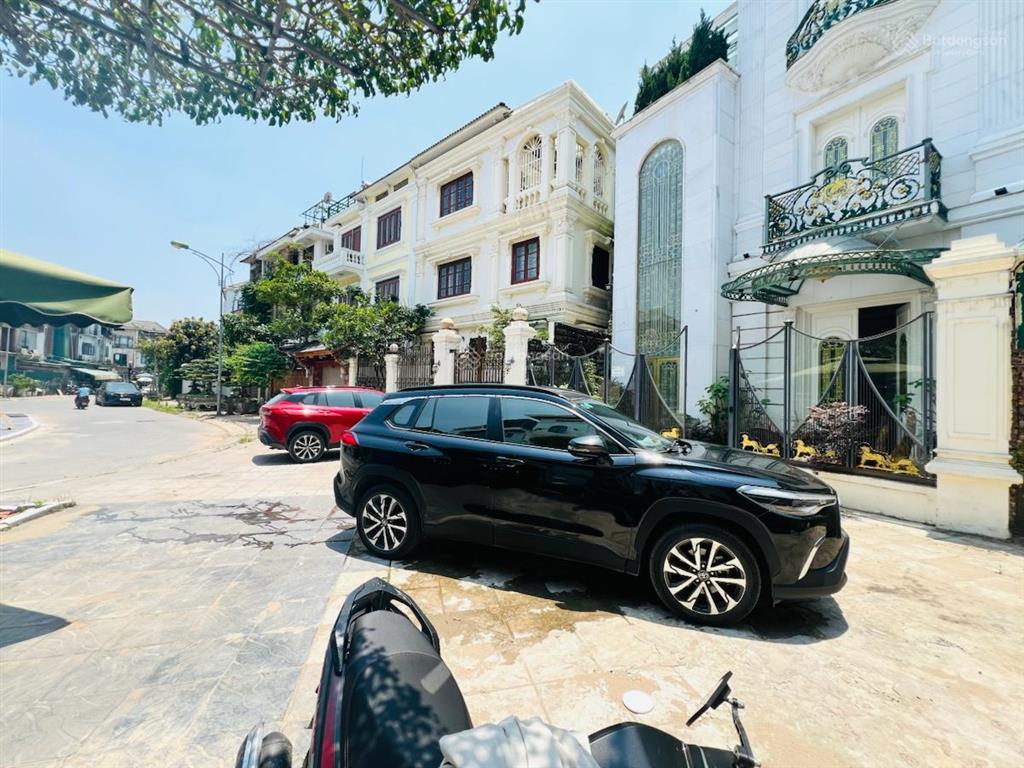 Cực hiếm! biệt thự thành phố giao lưu  235m2  2 mặt tiền  ô tô tránh  thang máy  gần hồ