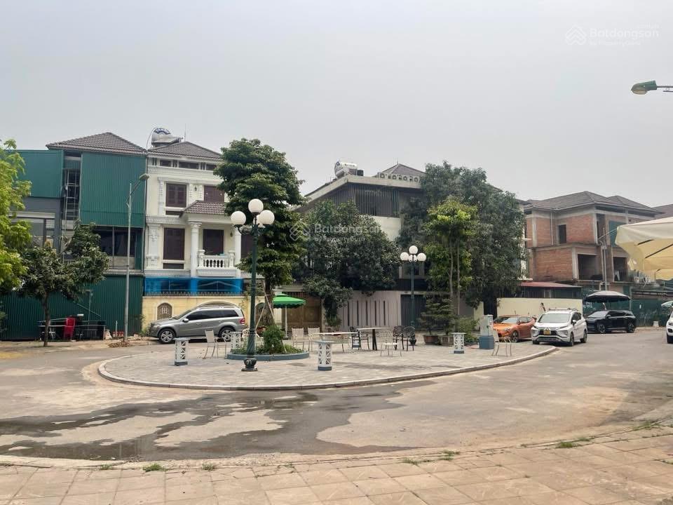 Cực hiếm! biệt thự thành phố giao lưu  235m2  2 mặt tiền  ô tô tránh  thang máy  gần hồ