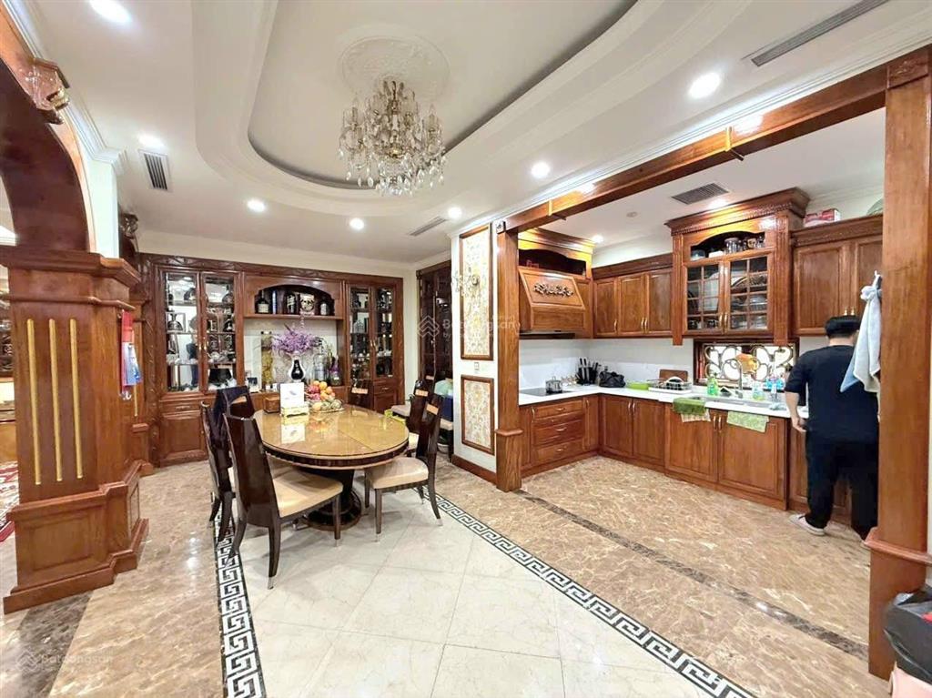 Bán biệt thự kđt dịch vọng  hoàng quán chi, 310m2 5 tầng, mt 15m, có hầm, thang máy, giá 91,5 tỷ