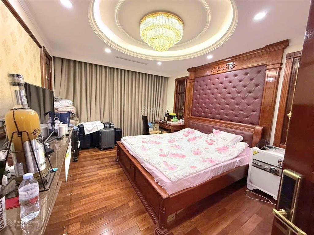 Bán biệt thự kđt dịch vọng  hoàng quán chi, 310m2 5 tầng, mt 15m, có hầm, thang máy, giá 91,5 tỷ