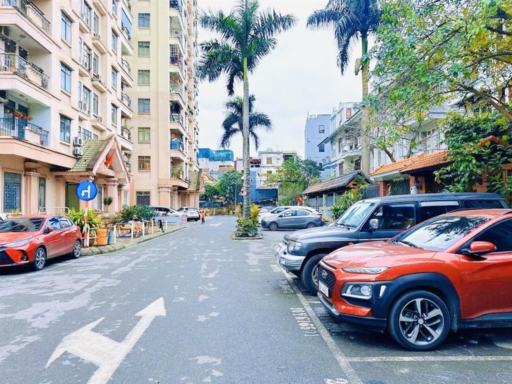 Bán biệt thự sân vườn văn cao  ba đình, 170m² 4 tầng, giá 45 tỷ, an ninh 24/7
