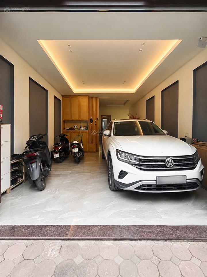 Bán nhà nguyễn lân 94m, 5 tầng thang máy, view hồ rùa, ô tô tránh, giá 32,8 tỷ