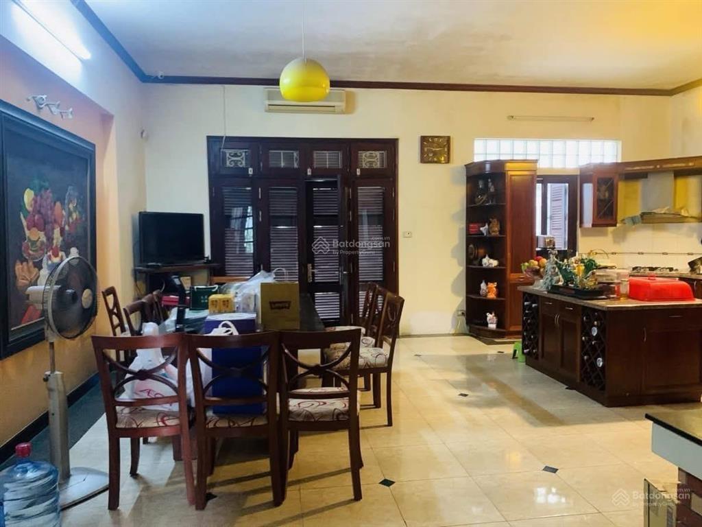 Gấp gấp  giá đầu tư
bán nhà thái hà dt 250m2 rộng 7,5m  sân vườn  gara ô tô  30m ra phố  ở ha