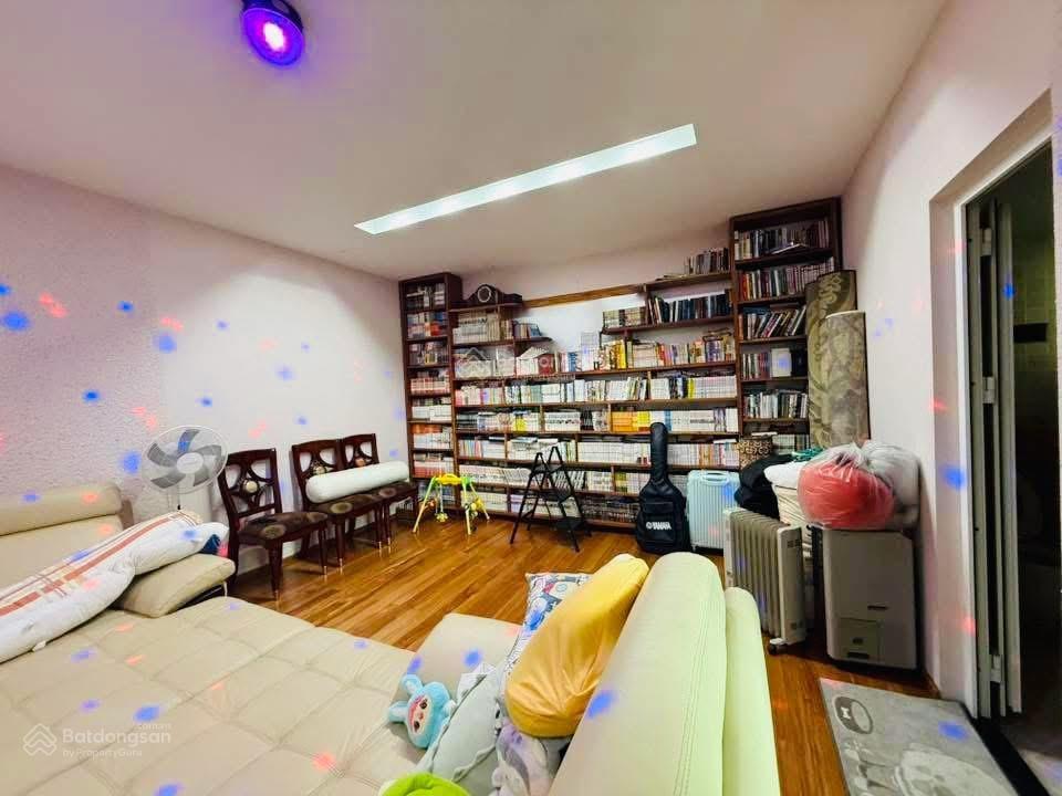 Chủ thiện trí bán chỉ 234tr/m2, nhà trích sài 275m2 * 4t * mt 15m, chỉ hơn 64tỷ, nhà dân xây cách h