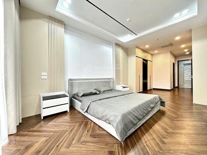 Sang trọng, phong cách châu âu giữa lòng cầu giấy  phân lô yên tĩnh  ô tô vào nhà  full nội thất