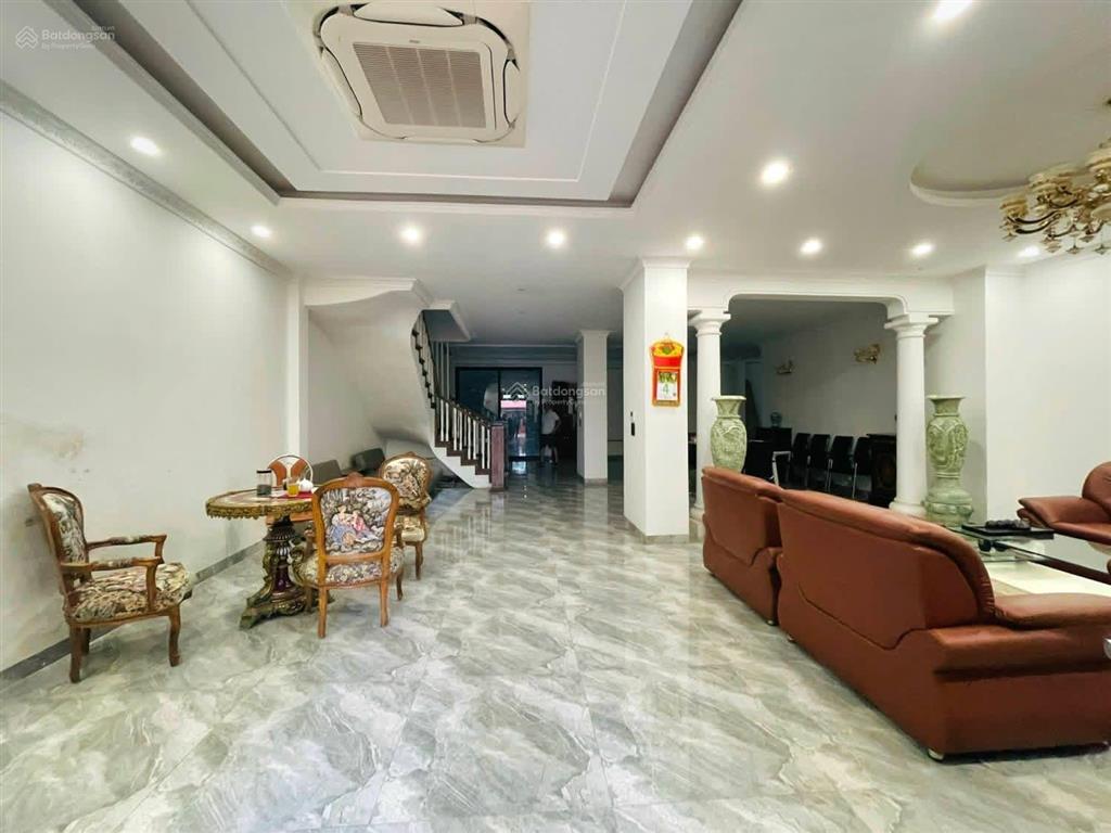 Biệt phủ tây hồ 750m2, mặt đường 3 ô tô tránh, duy nhất gần hồ tây kinh doanh sầm uất, nội thất