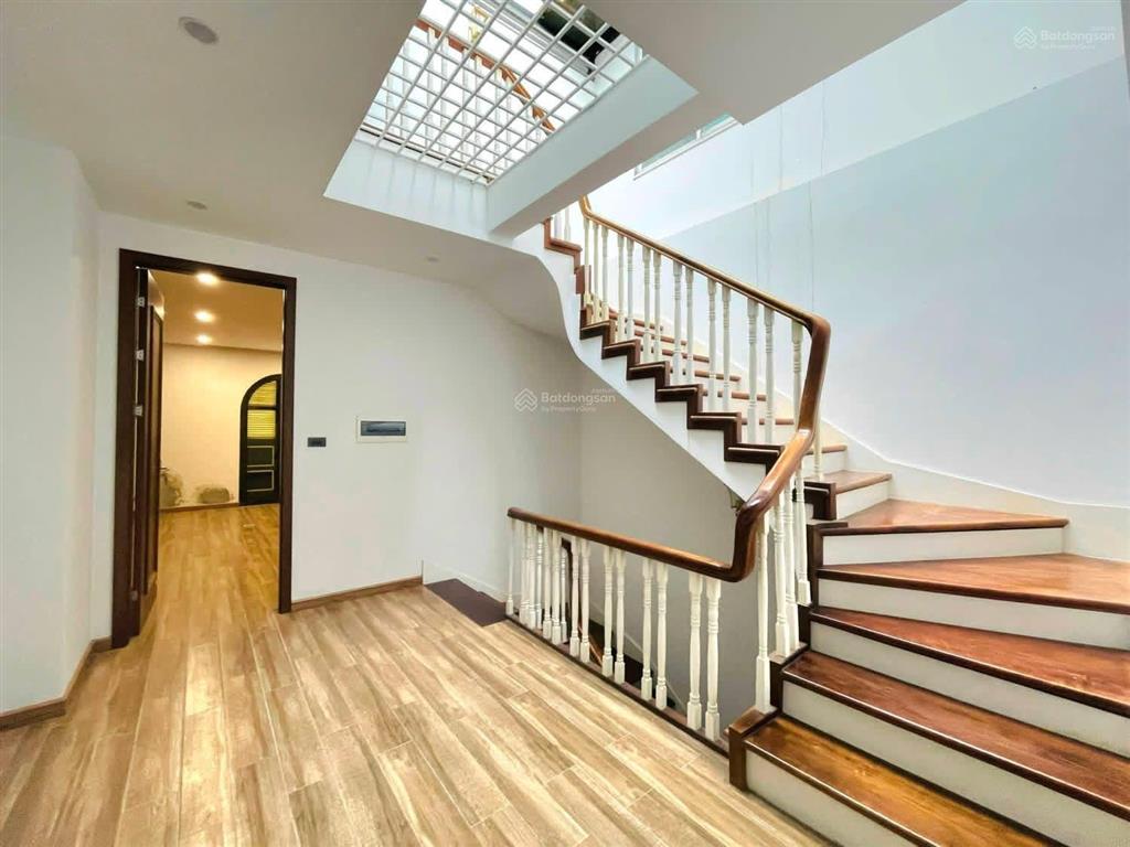 Biệt phủ tây hồ 750m2, mặt đường 3 ô tô tránh, duy nhất gần hồ tây kinh doanh sầm uất, nội thất