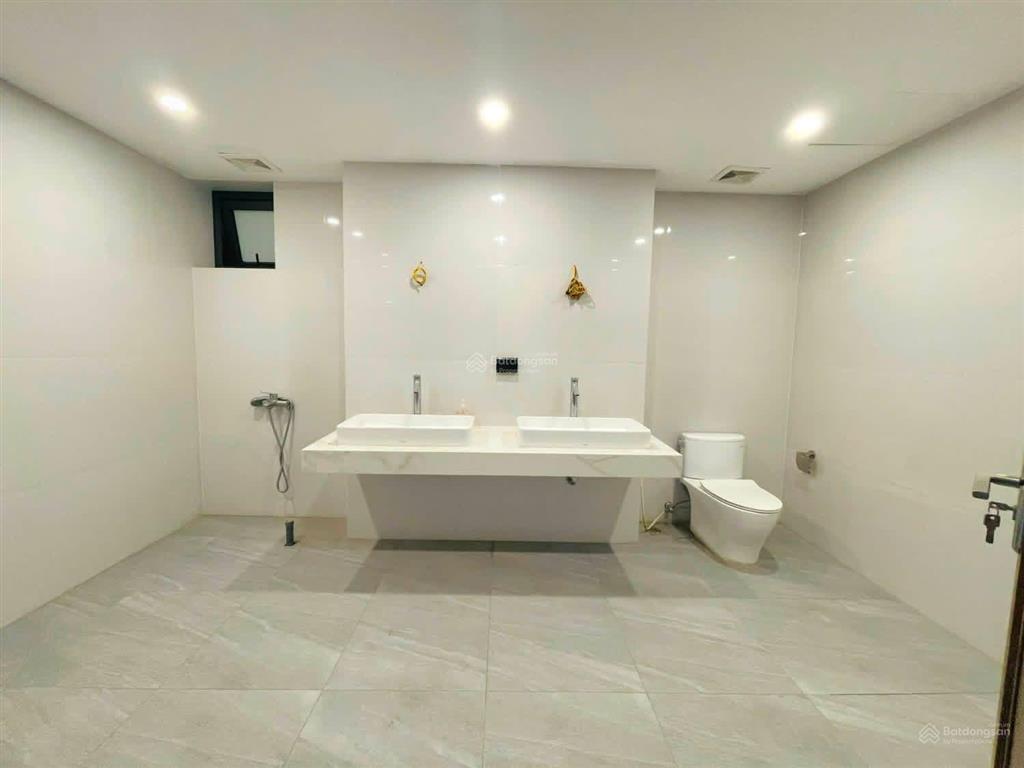 Biệt phủ tây hồ 750m2, mặt đường 3 ô tô tránh, duy nhất gần hồ tây kinh doanh sầm uất, nội thất