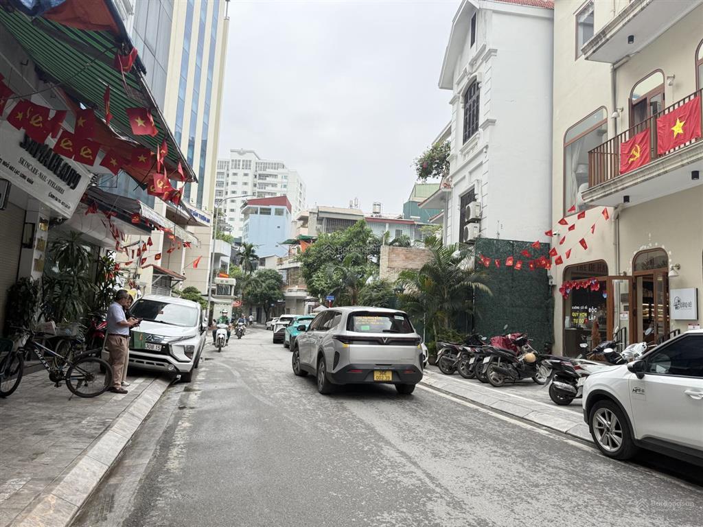 Biệt phủ tây hồ 750m2, mặt đường 3 ô tô tránh, duy nhất gần hồ tây kinh doanh sầm uất, nội thất