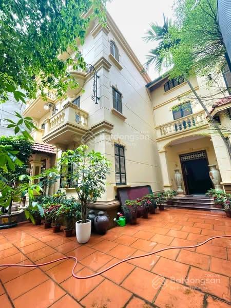 Biệt phủ tây hồ 750m2, mặt đường 3 ô tô tránh, duy nhất gần hồ tây kinh doanh sầm uất, nội thất