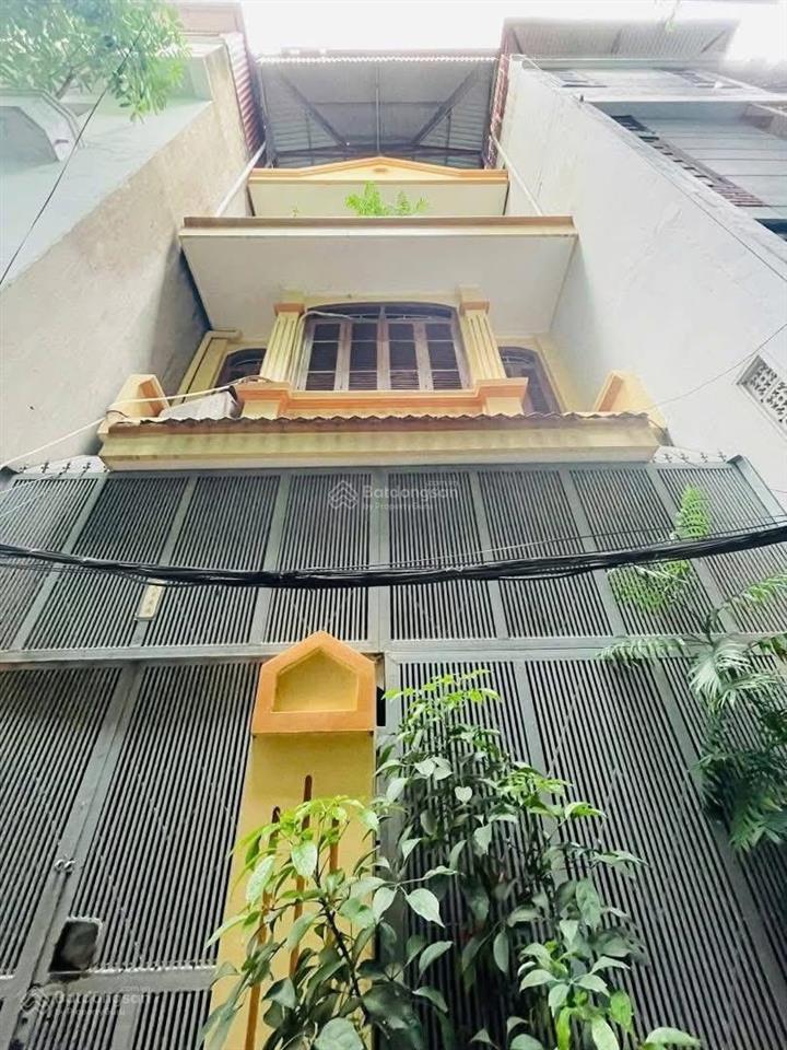 Chỉ 31tỷ, nhà 90m2 x mt 5,5m, ô tô  nhà dân xây  sát phố  đi bộ ra hồ hoàng cầu chơi