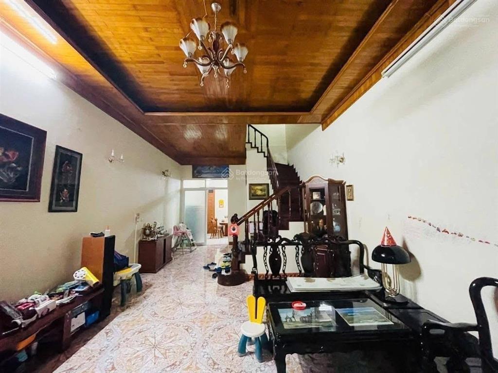 Chỉ 31tỷ, nhà 90m2 x mt 5,5m, ô tô  nhà dân xây  sát phố  đi bộ ra hồ hoàng cầu chơi