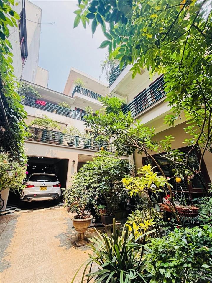 Bán nhà trích sài 271m2 , full thổ cư , gara ô tô, vài bước chân ra hồ tây. ở cực kỳ an ninh,