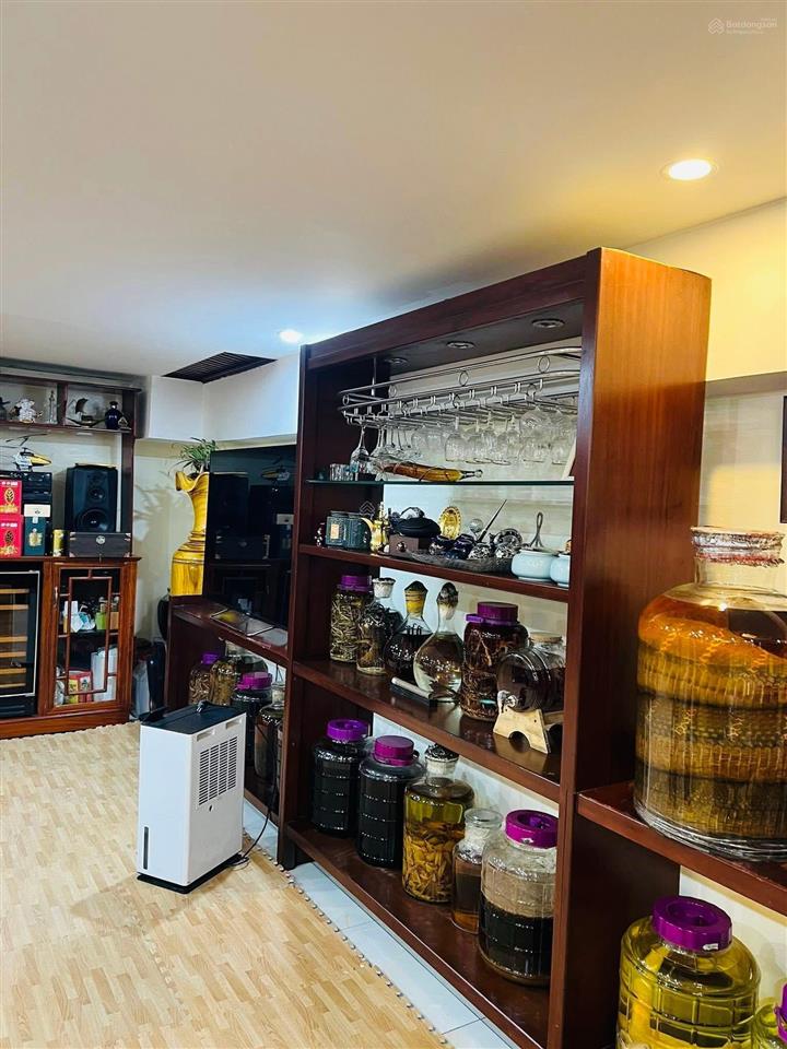 Biệt thự cầu giấy 230m2 * 4t * mt 7,6m, 30m ra phố, chỉ hơn 200tr/m  ngõ thông  ô tô vào nhà, qh