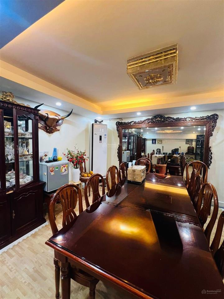 Biệt thự cầu giấy 230m2 * 4t * mt 7,6m, 30m ra phố, chỉ hơn 200tr/m  ngõ thông  ô tô vào nhà, qh