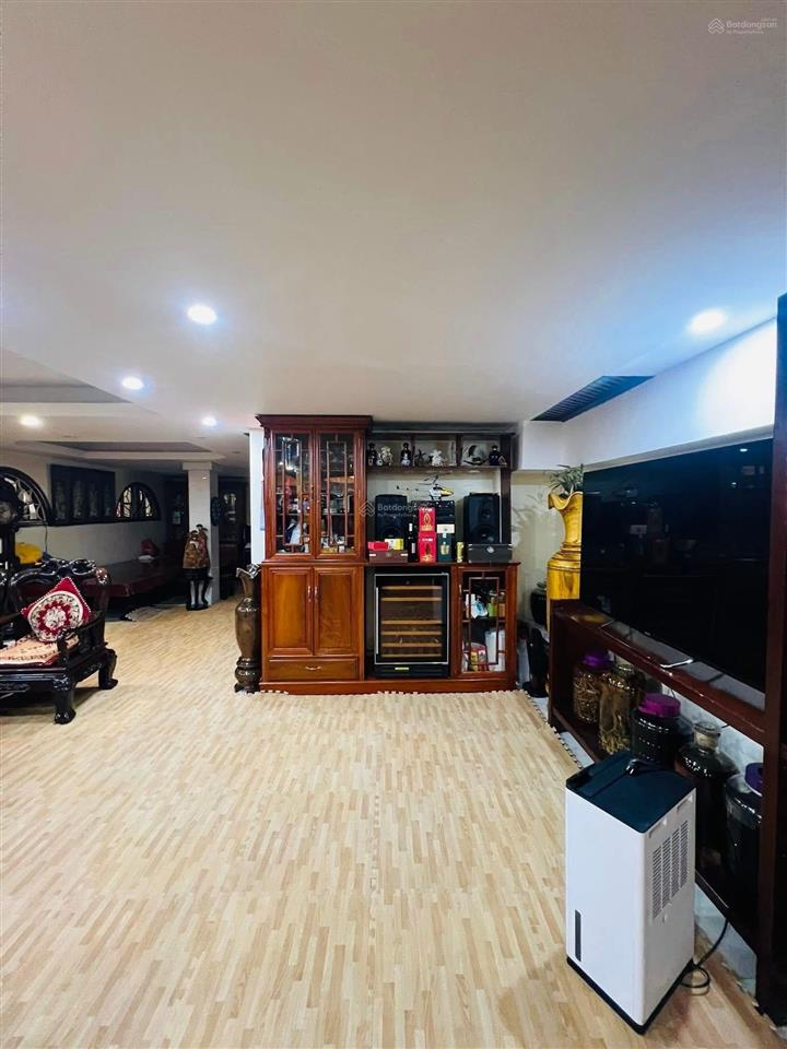 Biệt thự cầu giấy 230m2 * 4t * mt 7,6m, 30m ra phố, chỉ hơn 200tr/m  ngõ thông  ô tô vào nhà, qh