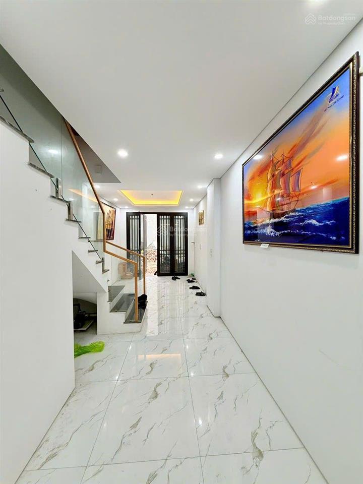 Bán nr đẹp xuất sắc tại xuân phươngnam tà nội. 40m2 4 tầng full nội thất dân xây giá 5,95 tỷ